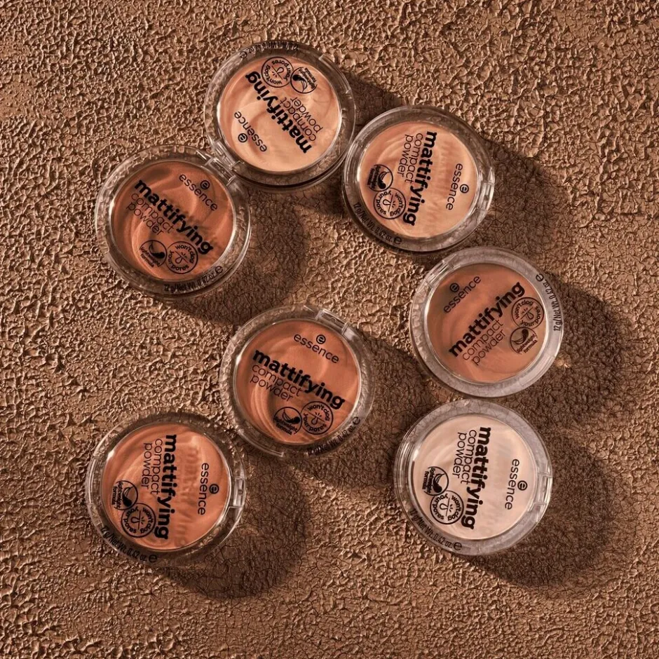 Hot Essence 10 Light Beige Mattifying Compact Powder