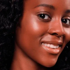 New Essence Soft Touch 30 Glazing Gleam Bouncy Glow